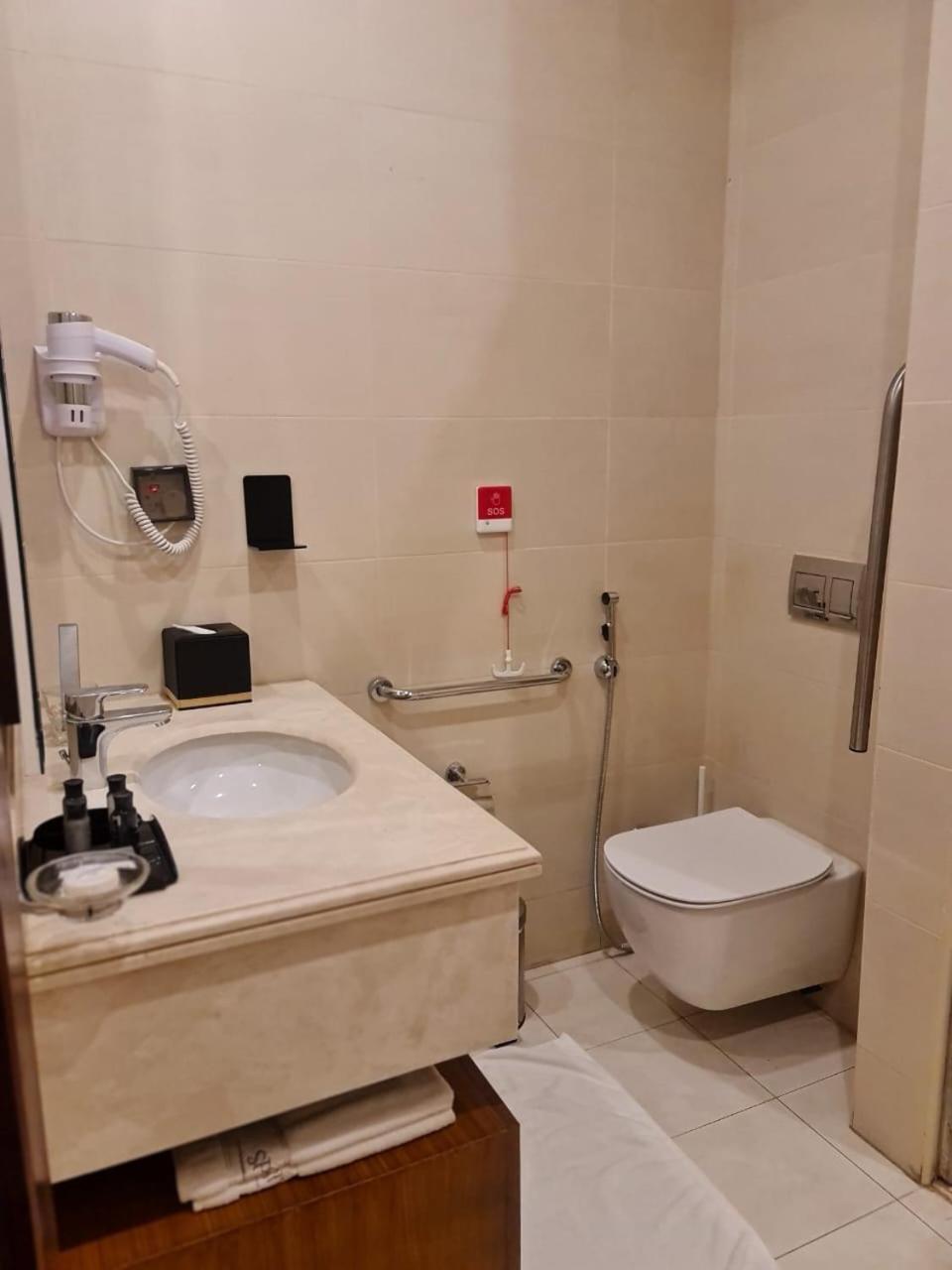 Sarwat Park Hotel Riyadh-Diplomatic Quarter فندق سروات بارك الرياض-حي السفارات المظهر الخارجي الصورة